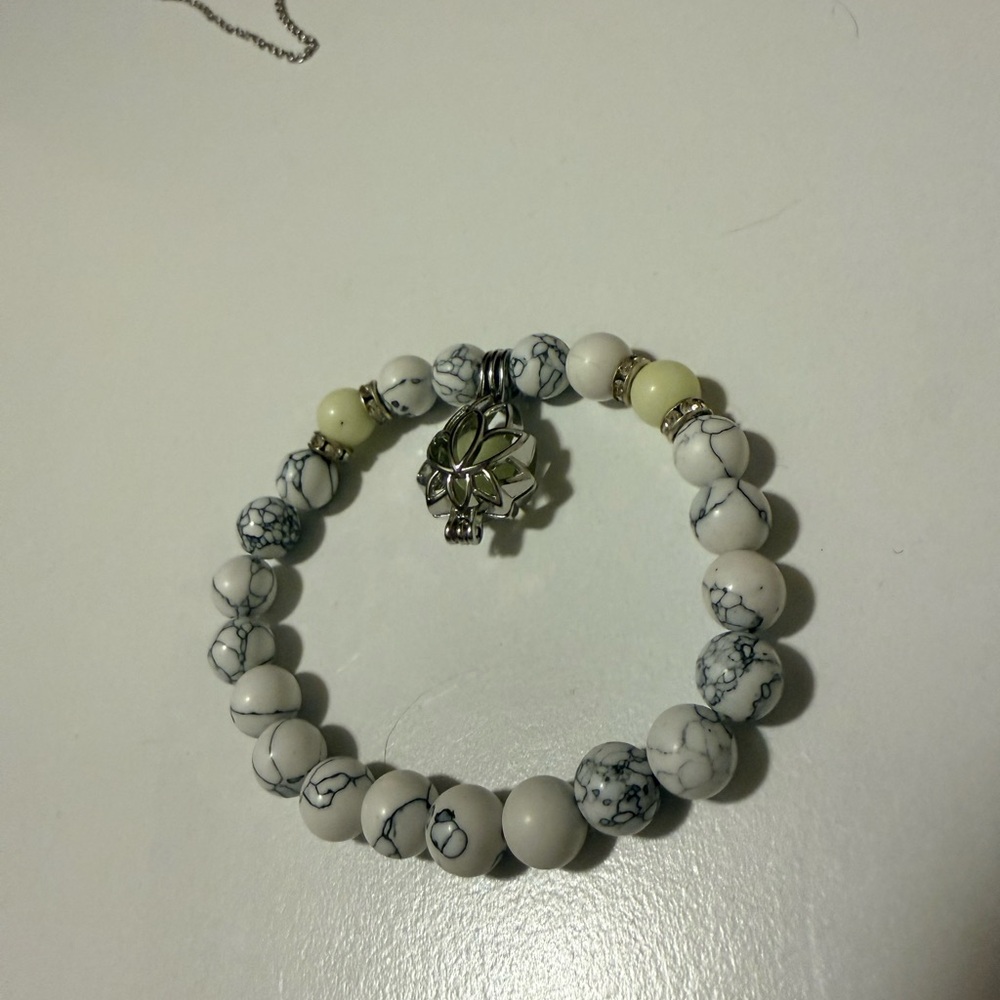 Elegant White and Silver Beaded Bracelet